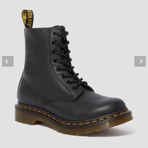 black pascal virgina leather boots